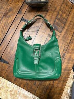 Coach Hamptons Soho Green Leather Buckle Shoulder Hobo Bag E04S-7463